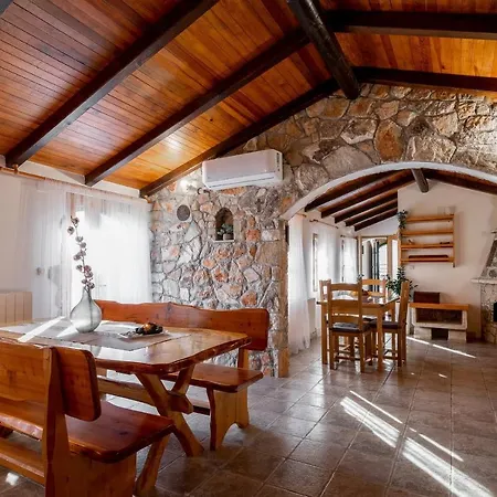 Stone House Anja Vela Luka