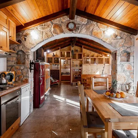 Stone House Anja Vela Luka
